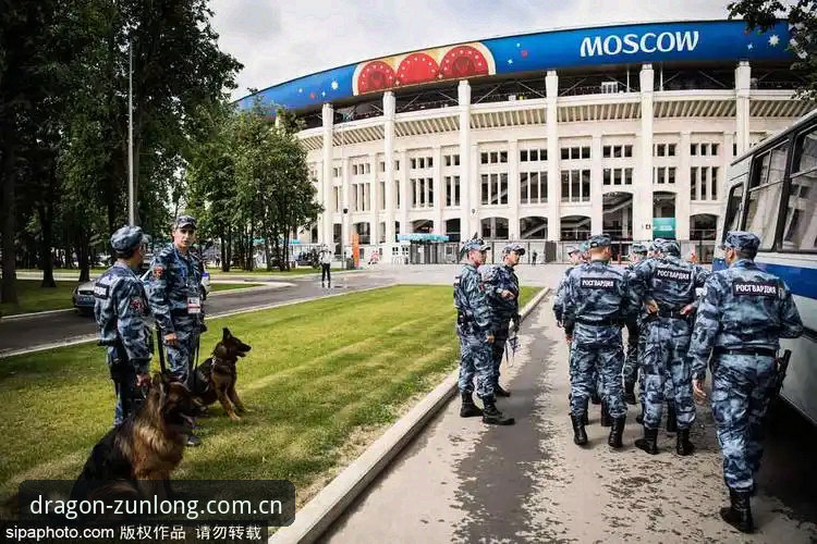 尊龙官网首页 为什么本届世界杯安保只派了3名英国警员?从尊龙官网首页看赛事背后的安全博弈